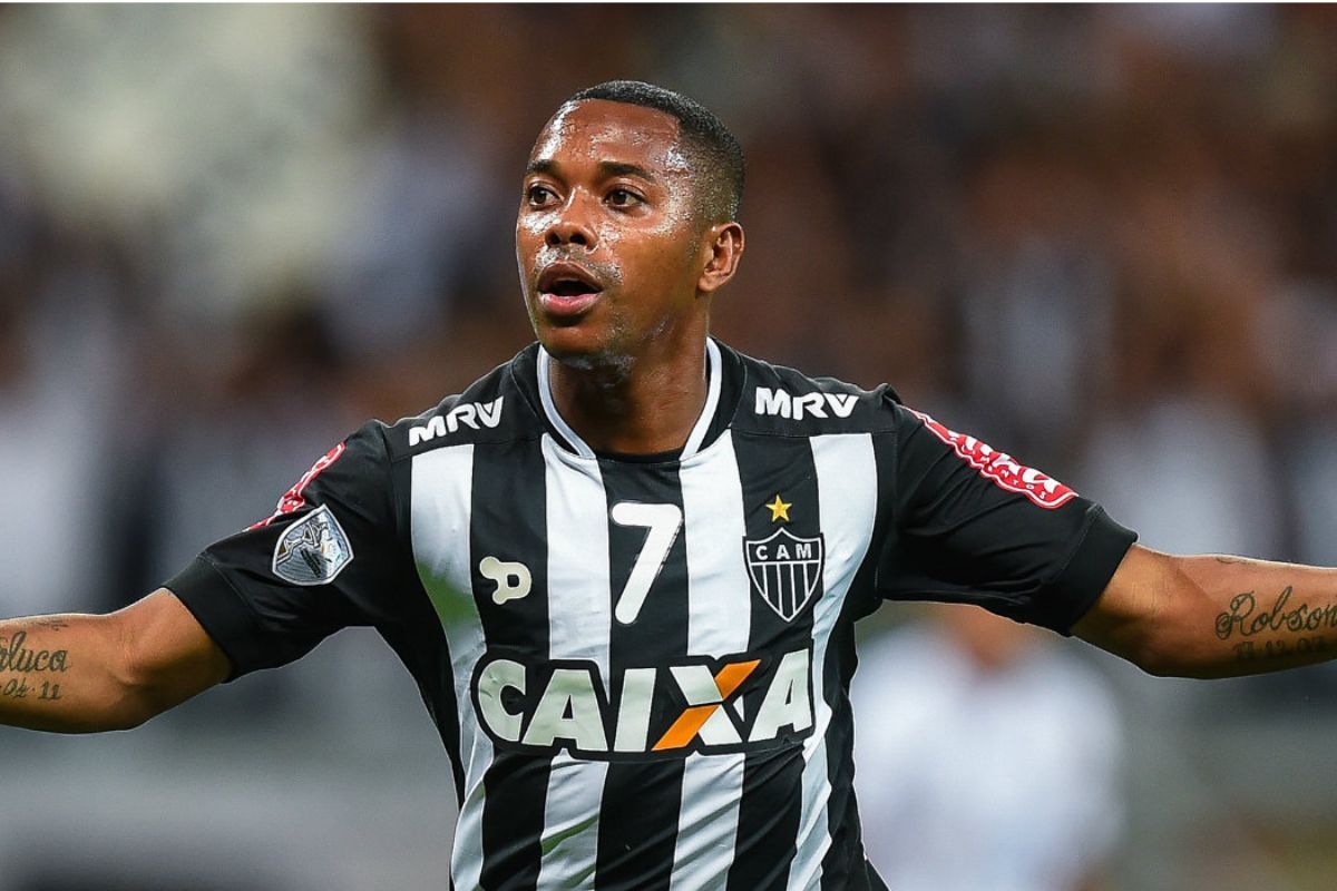 Imortal queima o Galo no caldeirão da arena